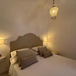 Bed and Breakfast Milky