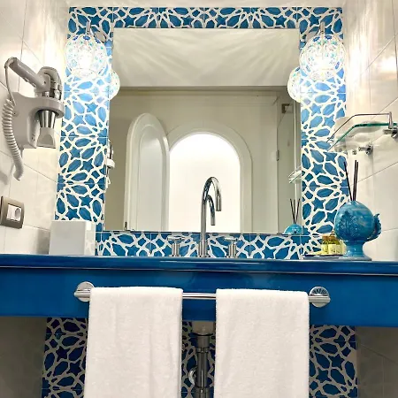 לינה וארוחת בוקר Milky 4*