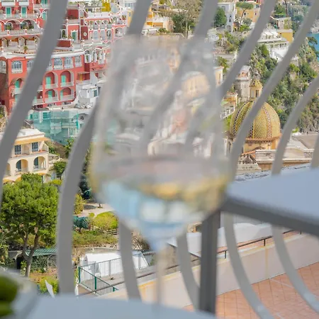 Milky לינה וארוחת בוקר 4*